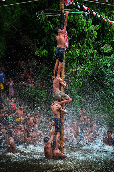 17 agustus, hut ri, hari kemerdekaan, petrus loo, stock images, stock photo, bendera indonesia, bendera merah putih, kampung aur, medan, panjat pinang