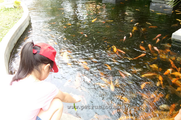 Antrian panjang di Budaya Resto pada hari Imlek Ke 2 , gagal makan