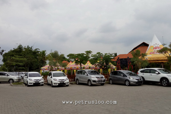 Antrian panjang di Budaya Resto pada hari Imlek Ke 2 , gagal makan