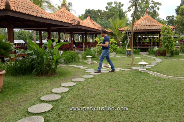 Antrian panjang di Budaya Resto pada hari Imlek Ke 2 , gagal makan
