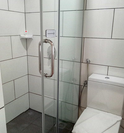 6.-kamar-mandi-didalam-kamar—tune-hotel—klayapan.com–petrus-loo