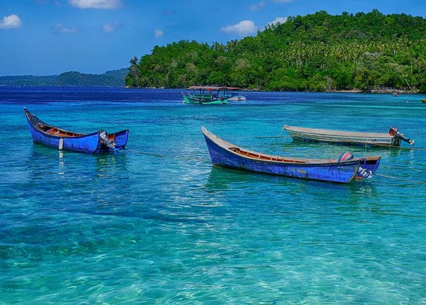 kata orang liat kejernihan airnya udah pengen lompat – klayapan.com – petrus loo