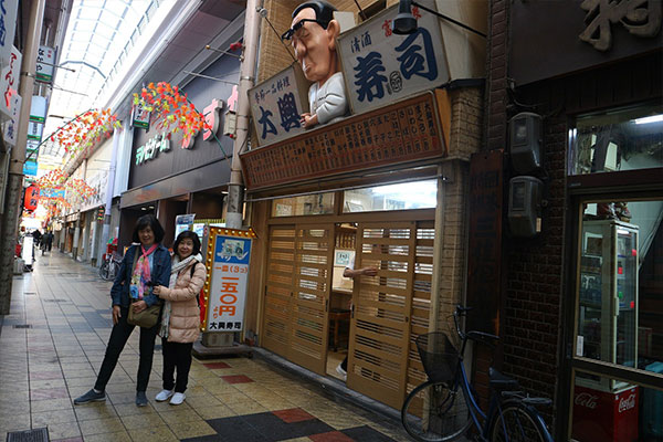 wisata jepang yang wajib dikunjungi, wisata jepang yang wajib anda kunjungi, wisata jepang terbaik, ada apa dengan jepang, wisata jepang osaka, osaka kurumon market, osaka tenoji garden, osaka shinsekai, osaka tenoji park and zooe, osaka umeda building, osaka tombori river cruise, osaka denden town, osaka castle, osaka dotonbori, osaka america mura, rekomendasi wisata di osaka, apa saja wisata di osaka, tempat wisata di osaka, osaka jepang, osaka