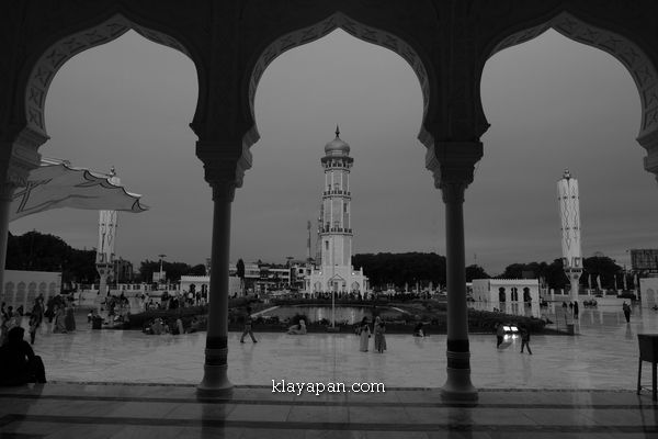 masjid baiturrahman, masjid baiturrahman aceh, keindahan masjid baiturrahman, kecantikan masjid baiturrahman, keagungan masjid baiturrahman, sejarah masjid baiturrahman, pesona masjid baiturrahman, foto masjid baiturrahman, masjid agung baiturrahman aceh, menara masjid baiturrahman aceh
