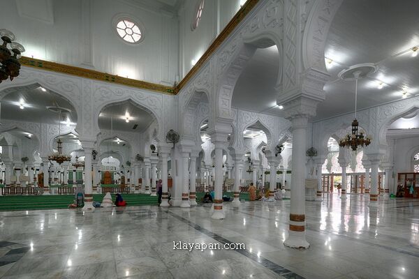 masjid baiturrahman, masjid baiturrahman aceh, keindahan masjid baiturrahman, kecantikan masjid baiturrahman, keagungan masjid baiturrahman, sejarah masjid baiturrahman, pesona masjid baiturrahman, foto masjid baiturrahman, masjid agung baiturrahman aceh, menara masjid baiturrahman aceh