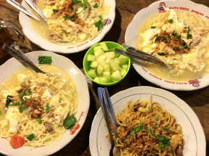 kuliner solo malam, kuliner solo langganan jokowi, kuliner solo 2022, makanan non halal di solo, kuliner khas solo, oleh-oleh khas solo, kuliner solo instagramable, kuliner legendaris jogja, kuliner legendaris solo