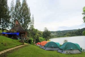 Wisata Danau Lau Kawar, Danau Lau Kawar Sumatera Utara, Keindahan Danau Lau Kawar, Liburan ke Danau Lau Kawar, Destinasi Wisata Danau Lau Kawar, Tempat Wisata Alam Danau Lau Kawar, Danau Lau Kawar, Wisata Terbaru di Sumatera Utara, Danau Lau Kawar untuk Melepaskan Stress, Tempat Wisata Yang Menyegarkan, Wisata Alam Danau Lau Kawar untuk Berkumpul Bersama Keluarga