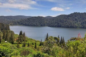 Wisata Danau Lau Kawar, Danau Lau Kawar Sumatera Utara, Keindahan Danau Lau Kawar, Liburan ke Danau Lau Kawar, Destinasi Wisata Danau Lau Kawar, Tempat Wisata Alam Danau Lau Kawar, Danau Lau Kawar, Wisata Terbaru di Sumatera Utara, Danau Lau Kawar untuk Melepaskan Stress, Tempat Wisata Yang Menyegarkan, Wisata Alam Danau Lau Kawar untuk Berkumpul Bersama Keluarga