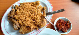 Ayam Goreng Suharti, hidangan ayam goreng enak dan gurih di Jakarta
