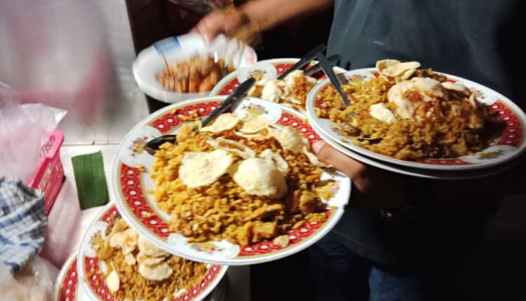 kuliner-malam-di-jakarta-nasi-goreng-kambing-kebon-sirih