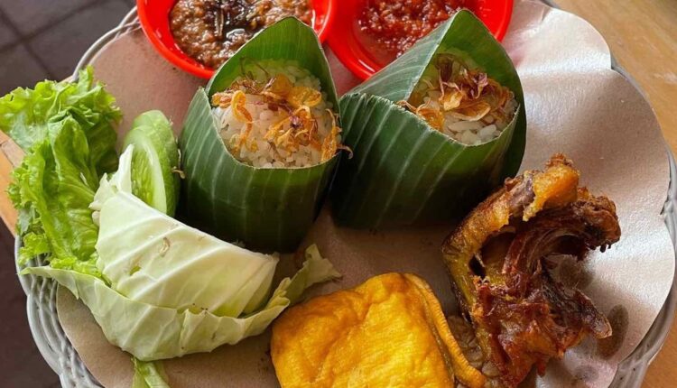 kuliner-malam-di-jakarta-nasi-uduk-keprabon