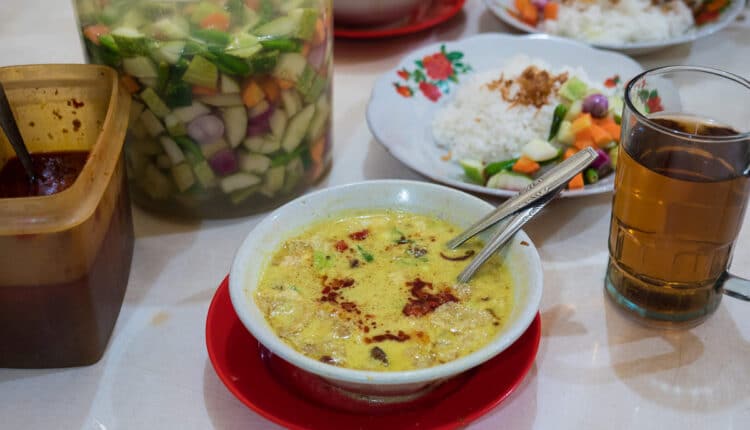kuliner-malam-di-jakarta-soto-betawi-haji-husein