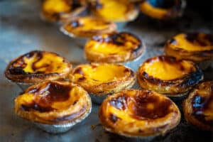 Resep Egg Tart ala Hongkong, Sejarah Egg Tart Hongkong, Pencinta Kuliner Egg Tart Hongkong, Wisata Kuliner Egg Tart di Hongkong, Tempat jualan Egg Tart Hongkong yang terkenal, Harga Egg Tart Hongkong, Keunikan rasa Egg Tart Hongkong, Tips memilih Egg Tart Hongkong yang enak, Review wisata kuliner Egg Tart Hongkong, Egg Tart Hongkong vs Egg Tart Macau: Perbandingan