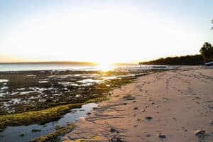 Pantai eksotis, Destinasi liburan, Tempat wisata pantai, Surga tropis, Pesisir indah, Tempat santai, Wisata alam laut, Pantai tersembunyi, Pesona pantai, Keindahan pesisir, Pantai Nirwana