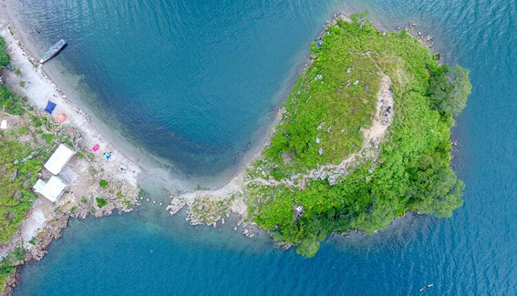 wisata alam pulau paropo silalahi, bukit paropo dan danau toba, pantai berpasir putih pulau paropo, camping di pulau paropo silalahi, trekking di bukit paropo, aktivitas petualangan pulau paropo, pemandangan matahari terbit pulau paropo, keindahan bawah air pulau paropo, wisata fotografi pulau paropo, budaya lokal di silalahi sabungan, festival budaya pulau paropo, wisata kuliner di pulau paropo silalahi, penginapan dengan pemandangan danau toba, homestay di desa silalahi sabungan, pantai eksotis di pulau paropo, aktivitas snorkeling di pulau paropo, keasrian alam pulau paropo, wisata romantis di pulau paropo silalahi, transportasi menuju pulau paropo, rute perjalanan ke pulau paropo, harga tiket masuk pulau paropo, aktivitas berkemah di pulau paropo, tempat camping terbaik di pulau paropo, tips berlibur ke pulau paropo, tempat wisata tersembunyi di sumatera utara, panduan perjalanan ke pulau paropo, keajaiban alam pulau paropo silalahi, tempat terbaik untuk melihat danau toba, wisata sejarah di pulau paropo, aktivitas santai di pulau paropo, pulau paropo silalahi