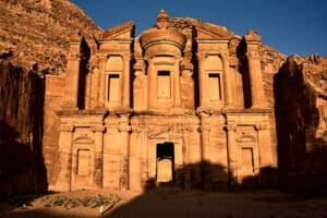 Petra Yordania, Treasury Petra, Kota batu rose, Monastery Petra, Royal Tombs Petra, Arsitektur Nabatean, The Siq Petra, Petra by Night, Makam raja Petra, Situs UNESCO Petra, Wisata sejarah Petra, Ancient city Petra, Petra Heritage Site, Bangunan kuno Petra, Petra Yordania malam hari
