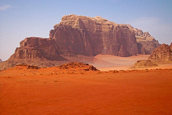 Kota kuno Petra, Gurun Wadi Rum Yordania, Floating Laut Mati, Wisata sejarah Yordania, Pemandangan Petra malam hari, Camp di gurun Wadi Rum, Sunset di Laut Mati, Arsitektur kuno Yordania, Tebing batu merah Petra, Desert safari Wadi Rum, Lumpur Laut Mati, Ruins Romawi di Jerash, Snorkeling di Aqaba, Citadel Amman, Budaya Badui Yordania