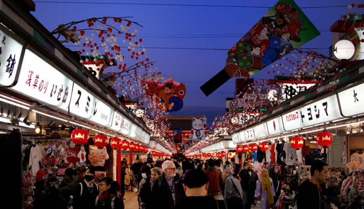 Wisata tahun baru di Jepang, Osaka Castle tahun baru, Perayaan tahun baru Akihabara, Tskuyoshi tahun baru, Pertunjukan VR tahun baru di Jepang