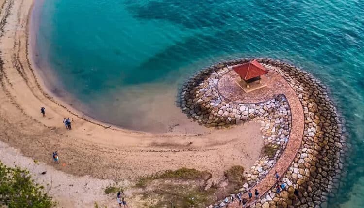 wisata pantai sanur bali terbaru 2025, aktivitas seru di pantai sanur, paket wisata pantai sanur murah, penginapan dekat pantai sanur, spot foto instagramable pantai sanur, tempat makan legendaris di sanur, rute dan transportasi ke pantai sanur, sunset dan sunrise pantai sanur, pantai sanur