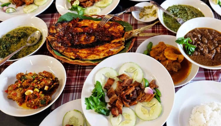 makanan tradisional, suku batak makanan khas, masakan batak, makanan khas suku batak toba, makanan batak, makanan khas suku batak, arsik batak, saksang batak, naniura, sambal tuktuk batak, dengke mas na niura, manuk napinadar, itak gurgur, babi panggang karo, sup ayam kampung batak, ombus-ombus makanan batak