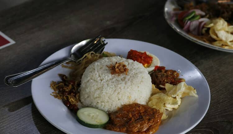 makanan suku minang, makanan khas suku minang, makanan khas suku minang kabau, makanan tradisional, ciri khas minang, masakan padang, makanan khas suku minang adalah, kuliner minang, rendang minang, nasi kapau, sate padang, gulai ayam minangkabau, soto padang, dendeng balado, itiak lado mudo, ayam pop, sambal lado, lamang tapai