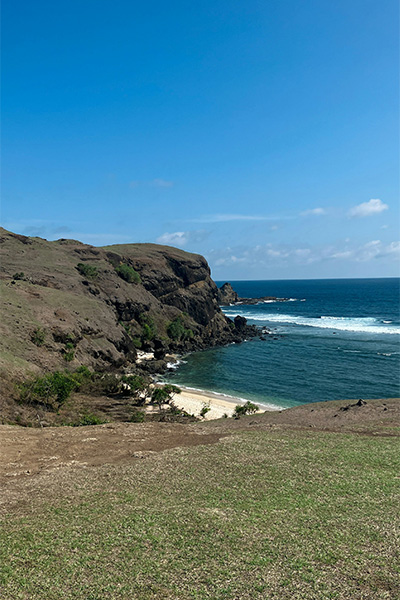 Padang sabana Bukit Merese Lombok Tengah saat golden hour
